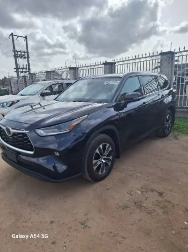 Toyota Highlander   - 2021