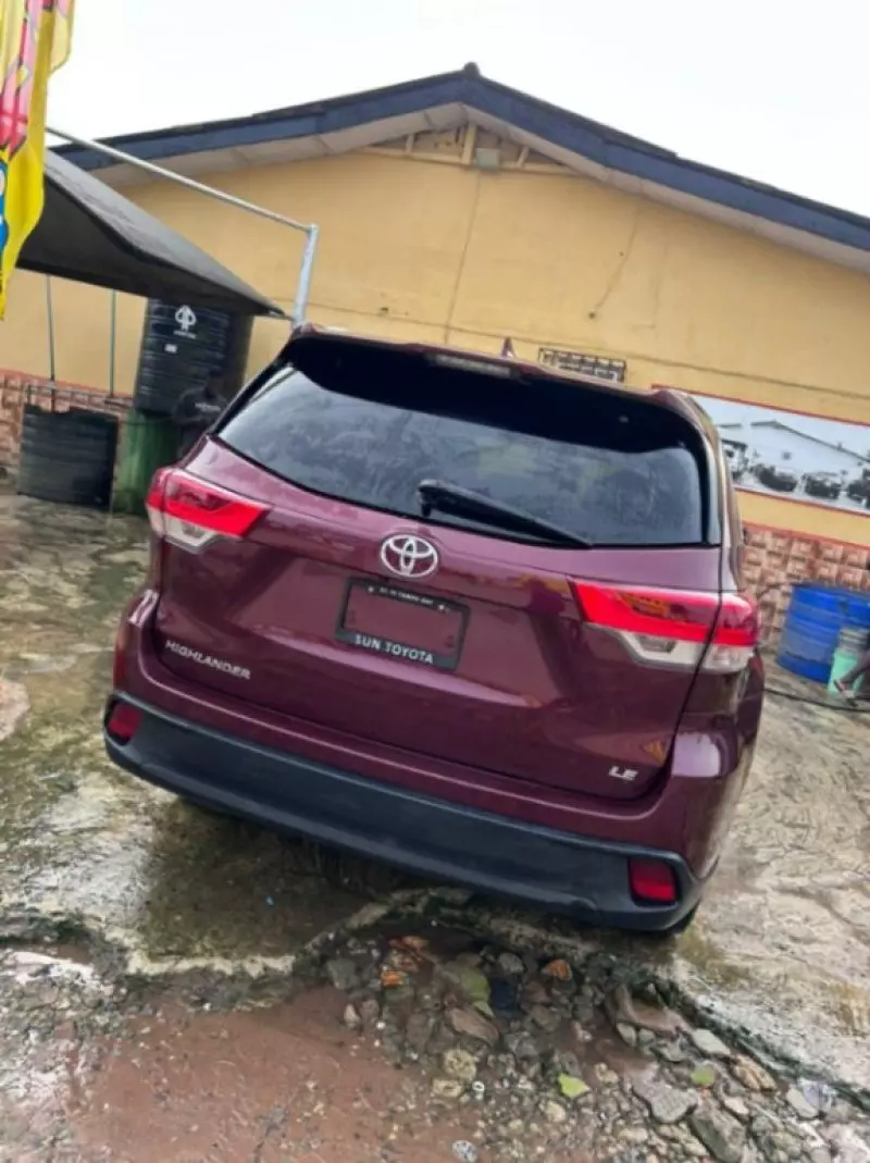 Toyota Highlander   - 2016