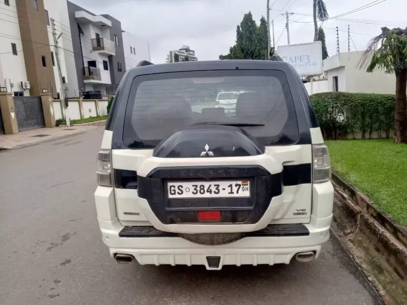 Mitsubishi Pajero   - 2016