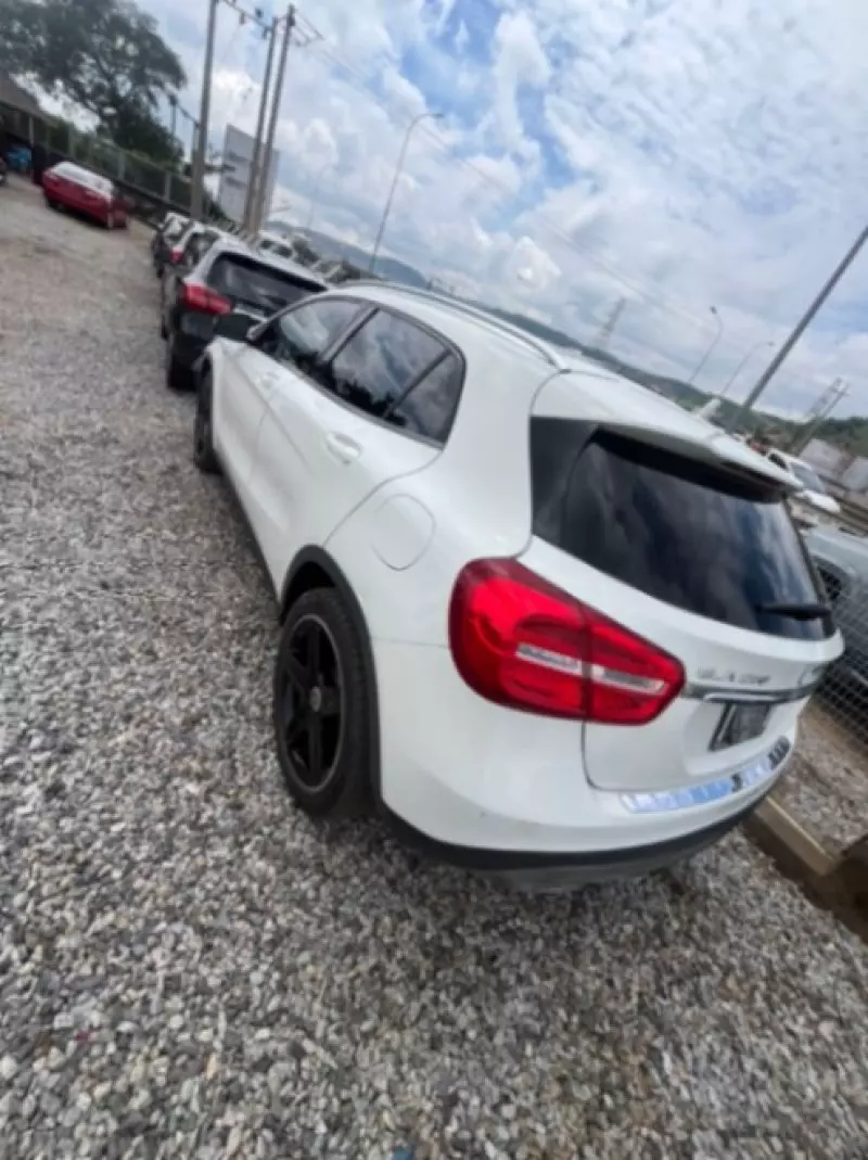 Mercedes-Benz GLA-Class   - 2015