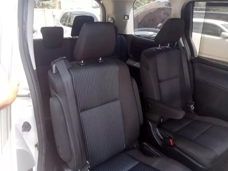Toyota Noah - 2016
