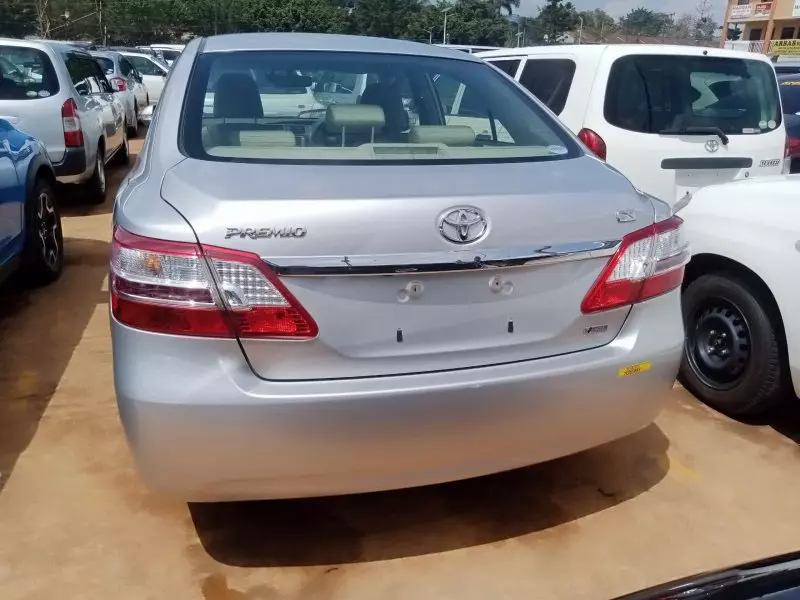 Toyota Premio    - 2014