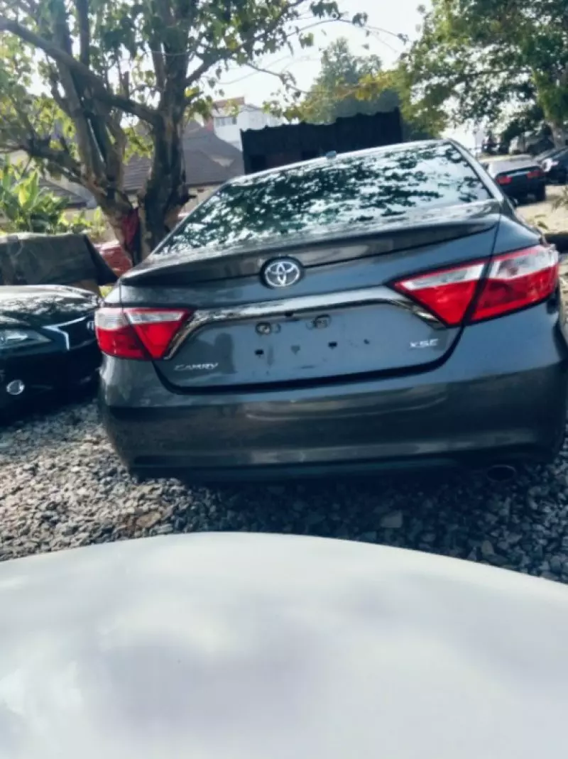Toyota Camry   - 2016