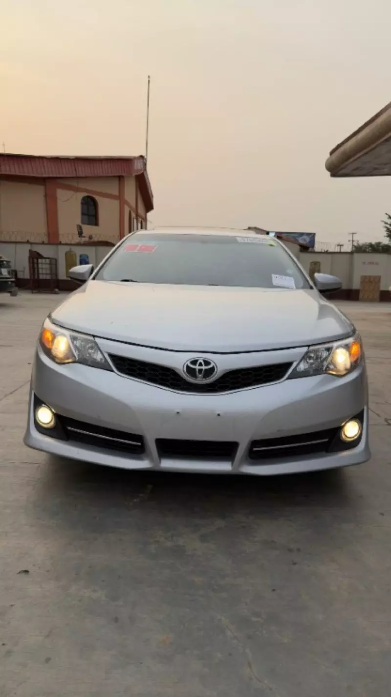 Toyota Camry - 2012
