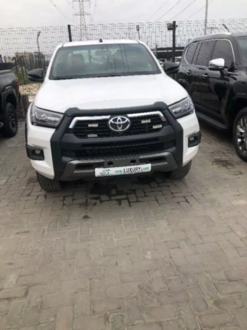 Toyota Hilux   - 2024