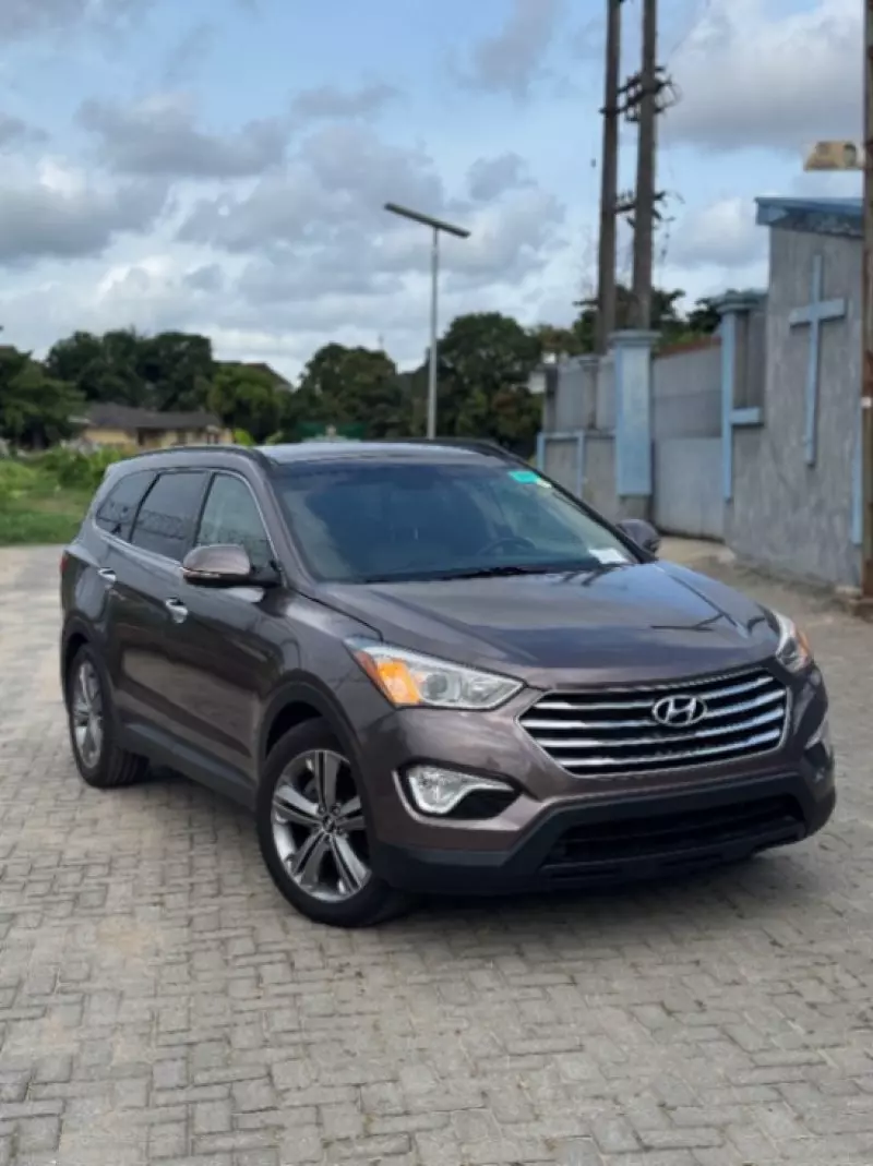 Hyundai Santa Fe   - 2015