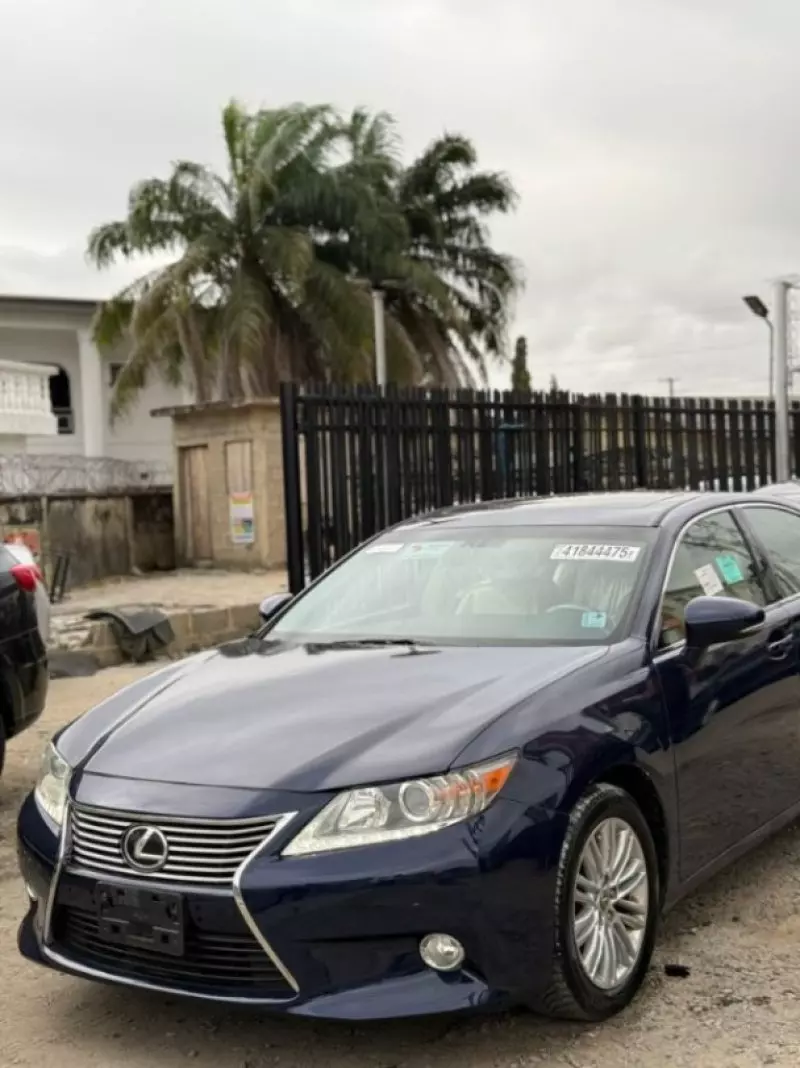 Lexus ES   - 2013