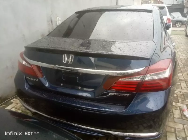 Honda Accord   - 2017