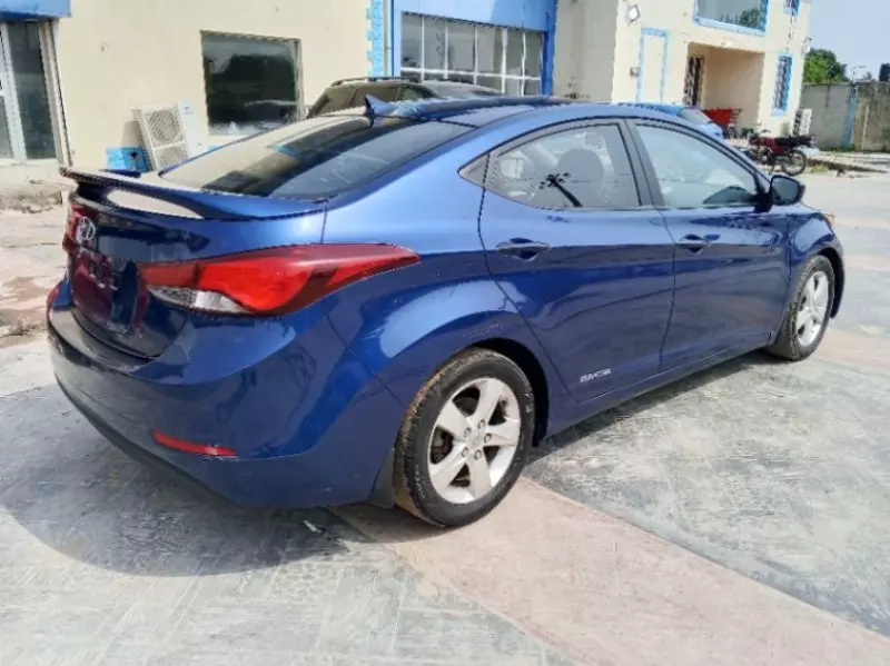 Hyundai Elantra   - 2015