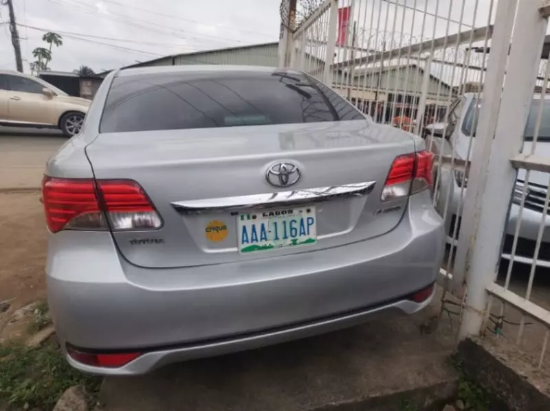 TOYOTA Avensis   - 2010