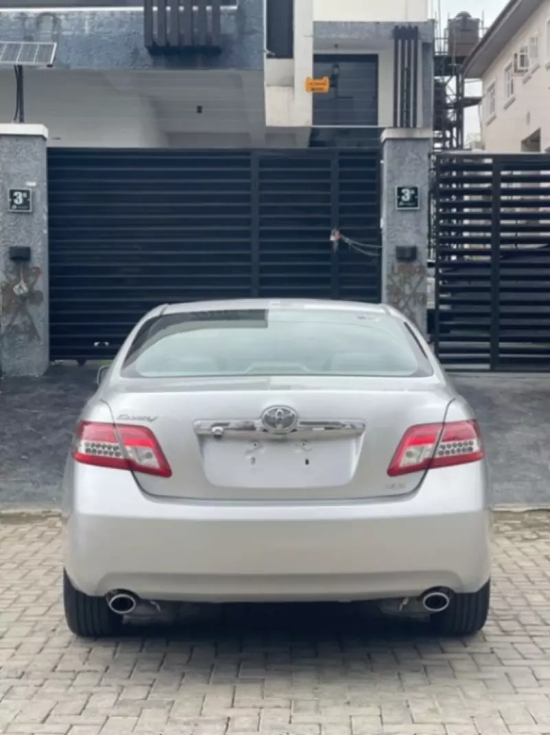 TOYOTA Camry   - 2010