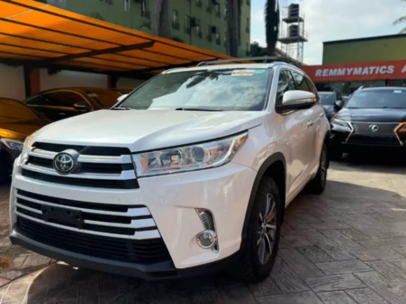 TOYOTA Highlander   - 2017