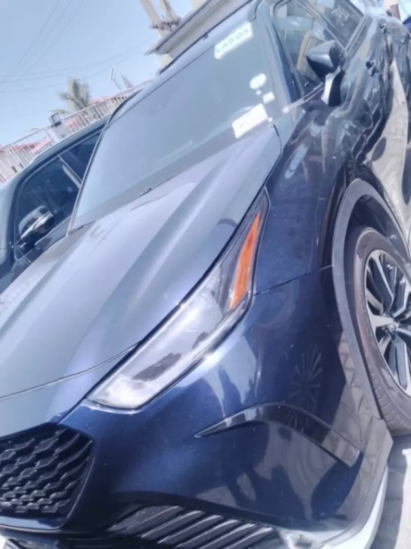 Toyota Highlander   - 2021