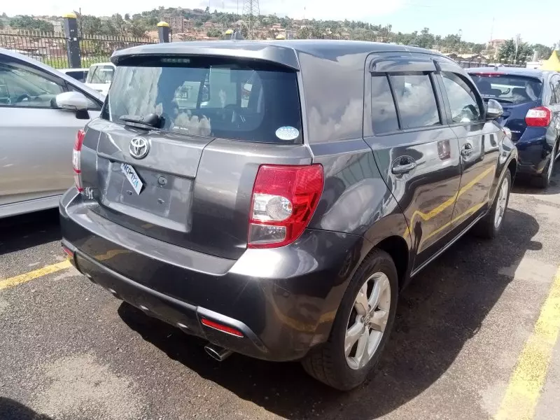 Toyota Ist    - 2012