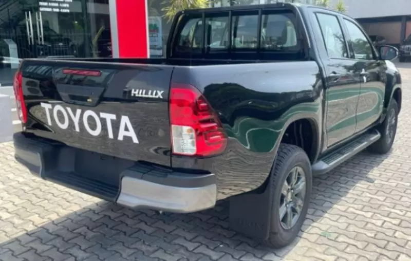 Toyota Hilux   - 2025