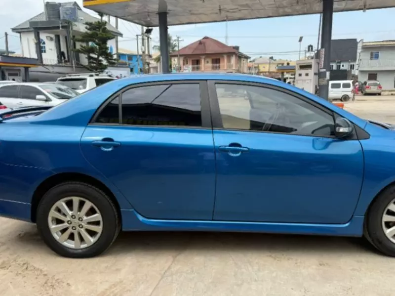 TOYOTA corolla   - 2009
