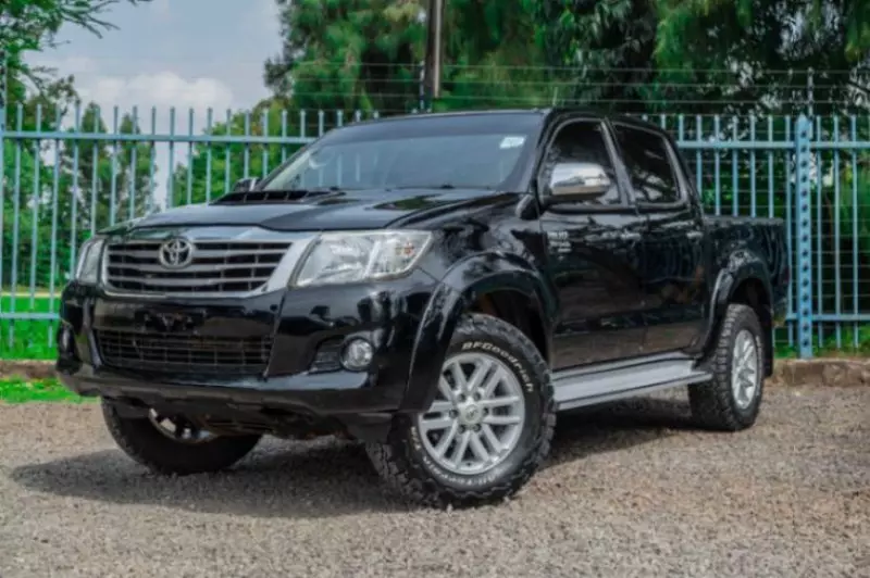 Toyota Hilux   - 2014