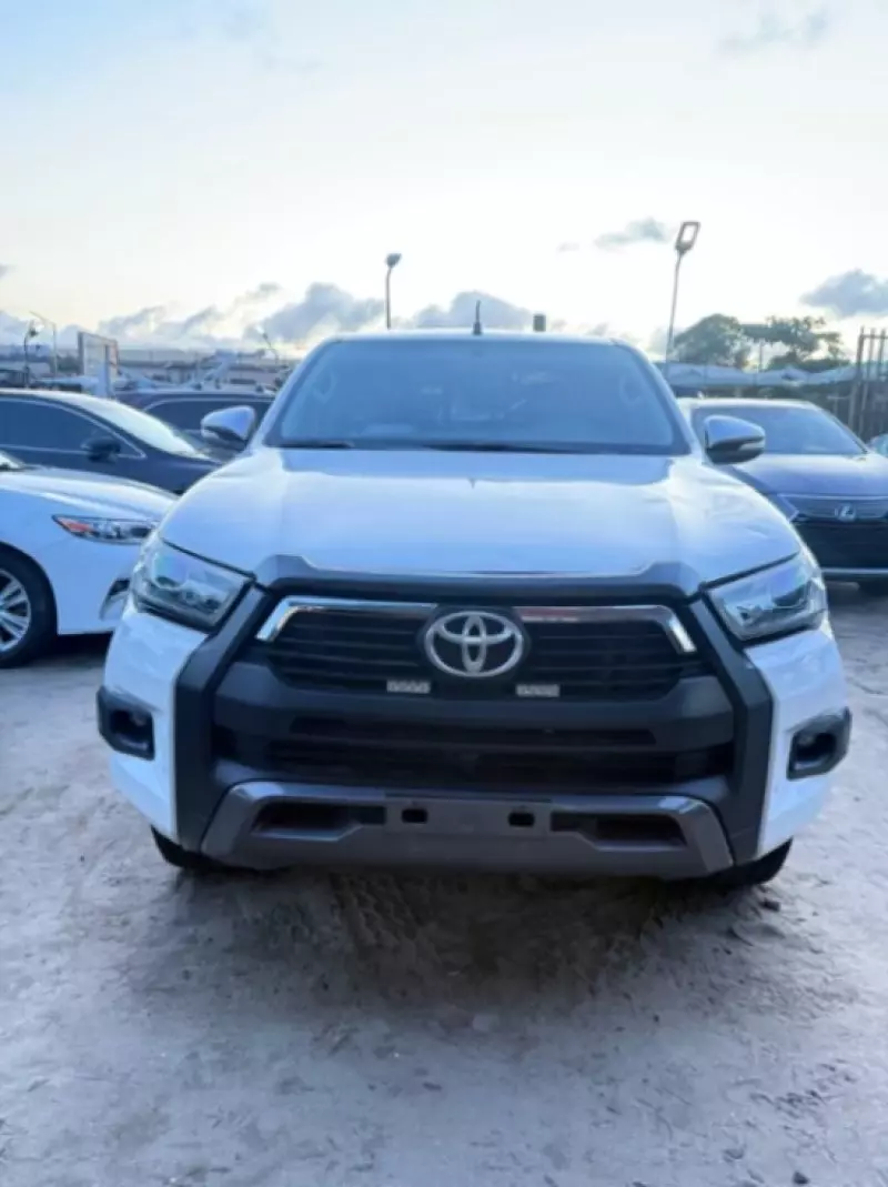Toyota Hilux   - 2016