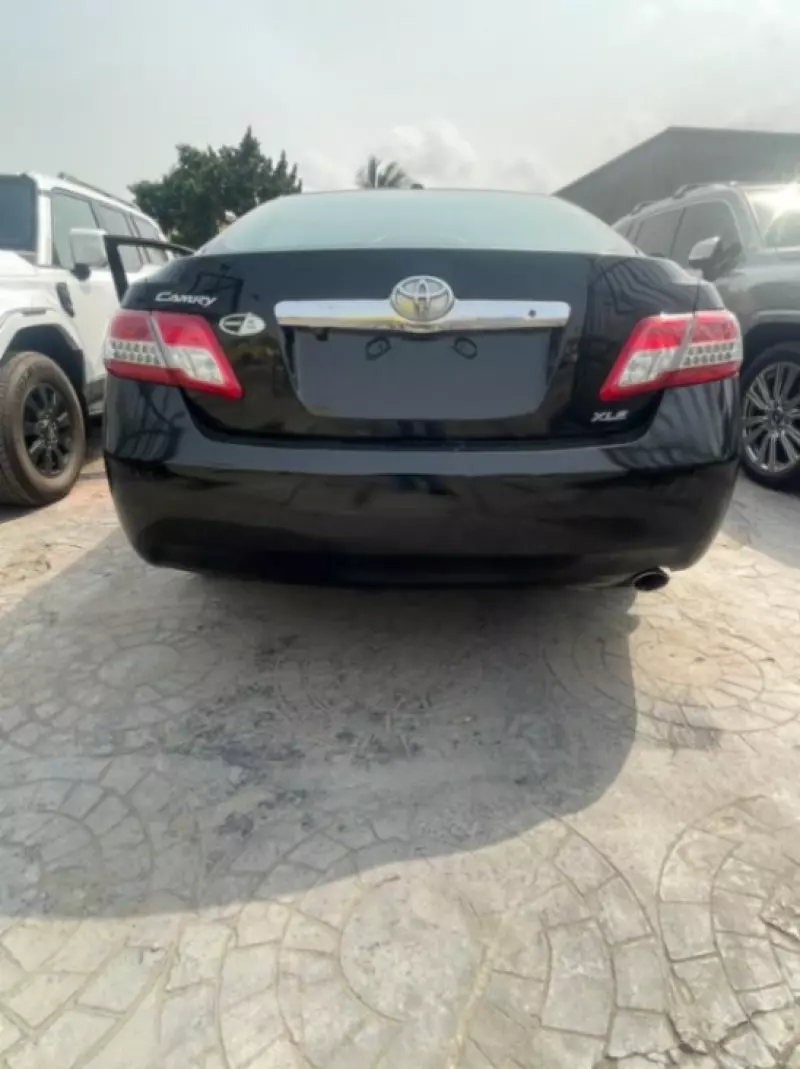 Toyota Camry   - 2011
