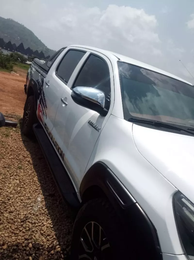 TOYOTA Hilux - 2010
