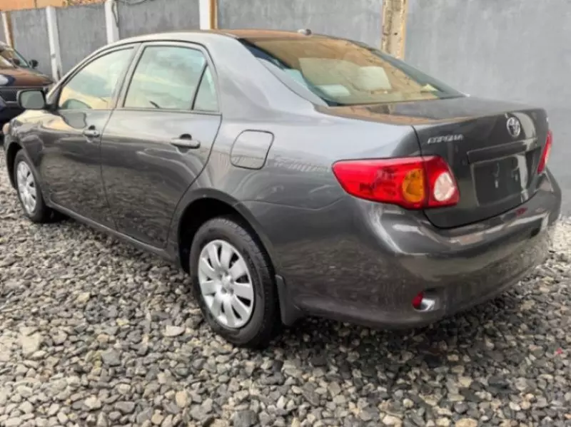 Toyota Corolla   - 2010
