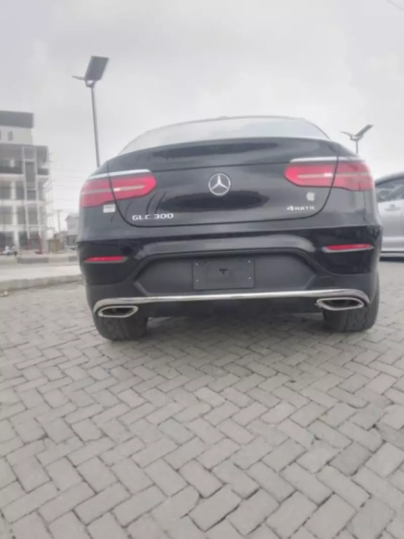 Mercedes-Benz GLC 300   - 2017