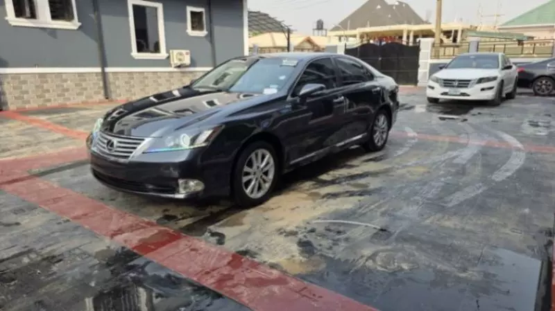 Lexus ES 350   - 2010
