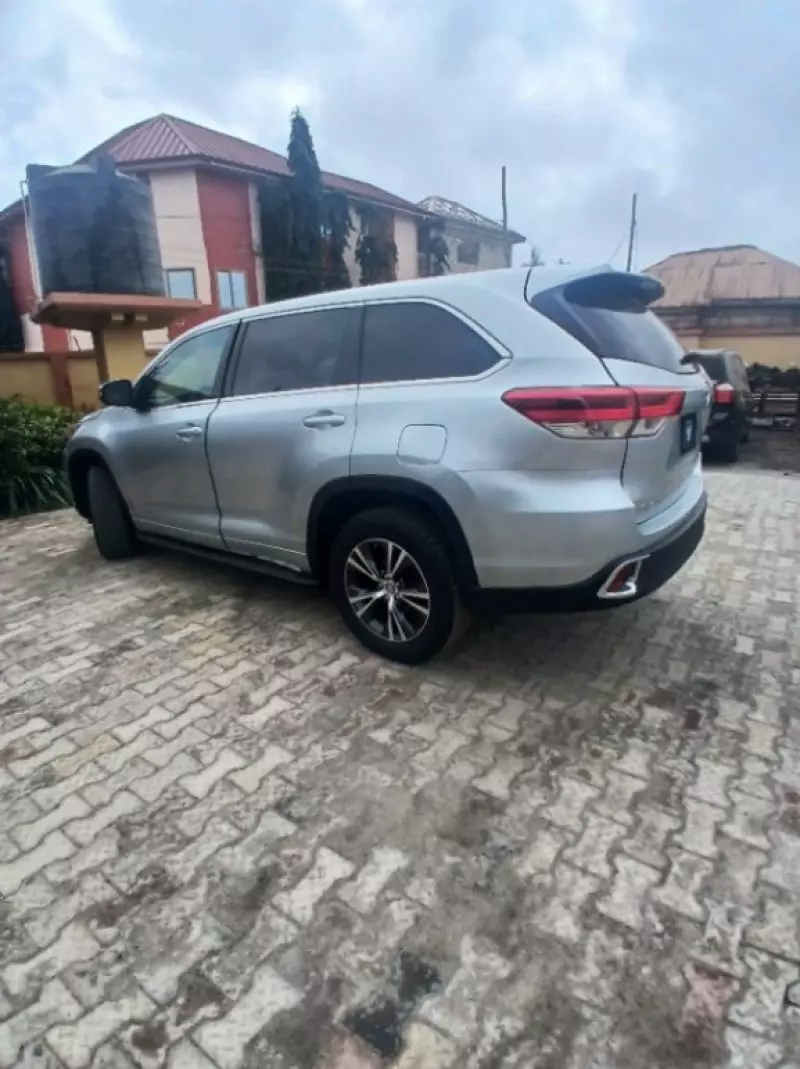 TOYOTA Highlander   - 2019