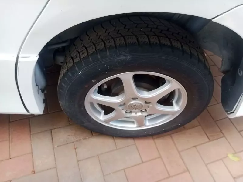 Toyota Noah   - 2012