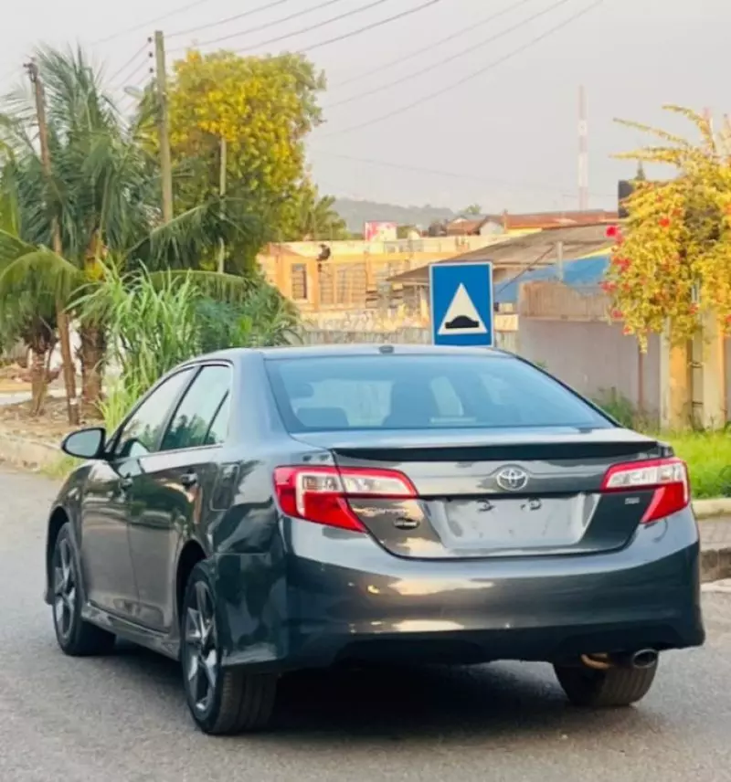 Toyota Camry   - 2014