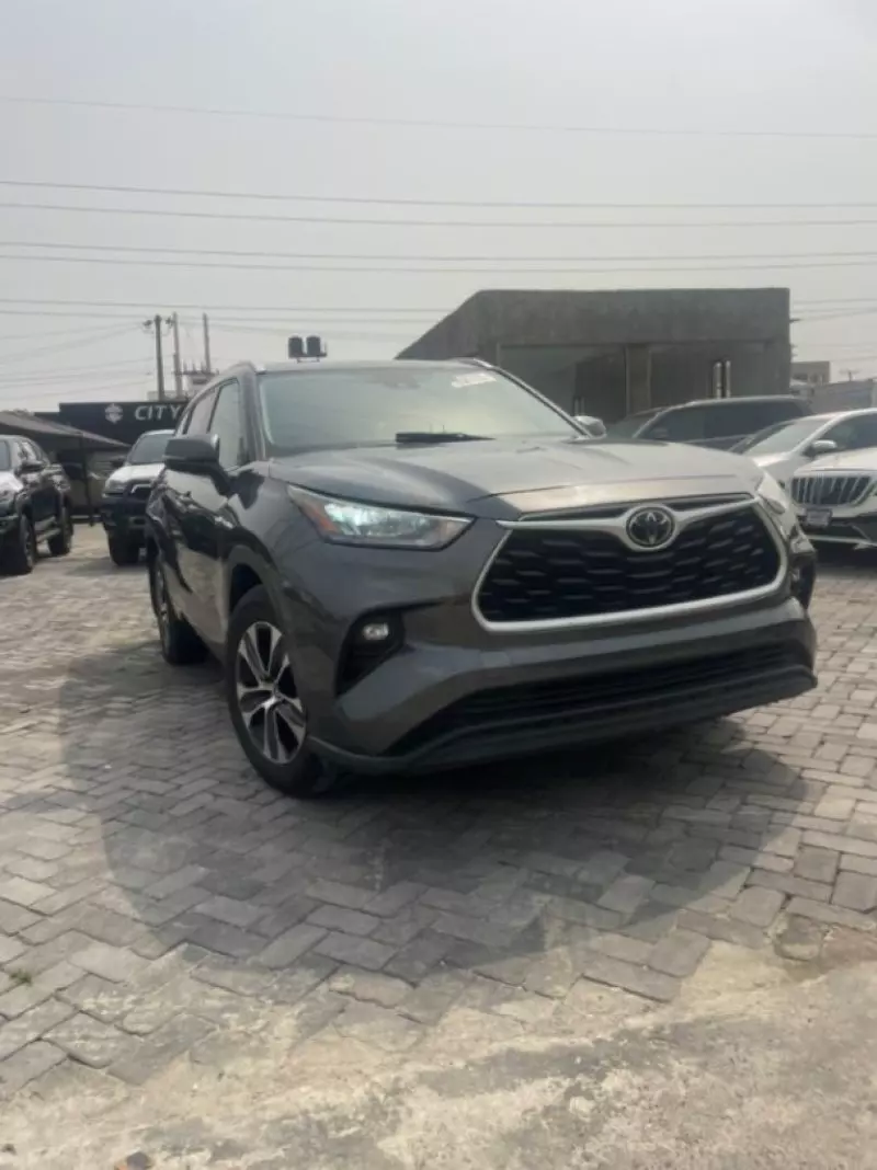 Toyota Highlander   - 2020