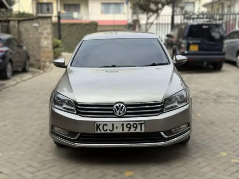 Volkswagen Passat   - 2014