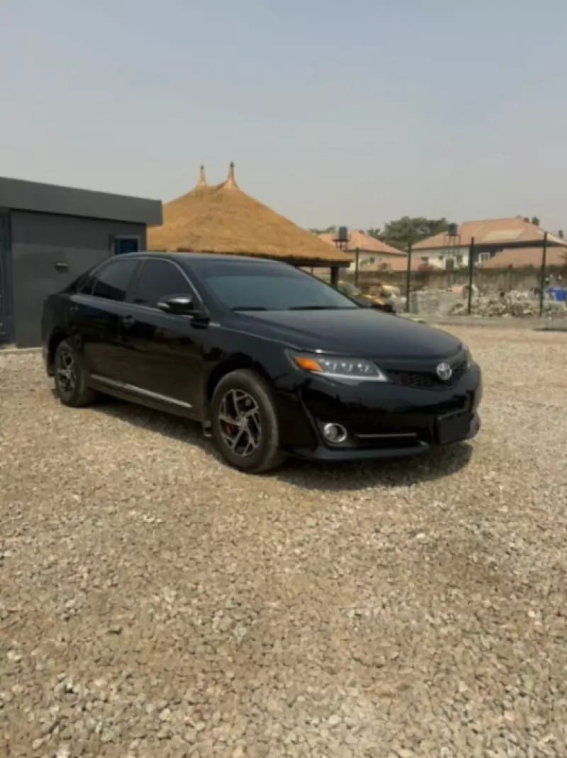 Toyota Camry   - 2012