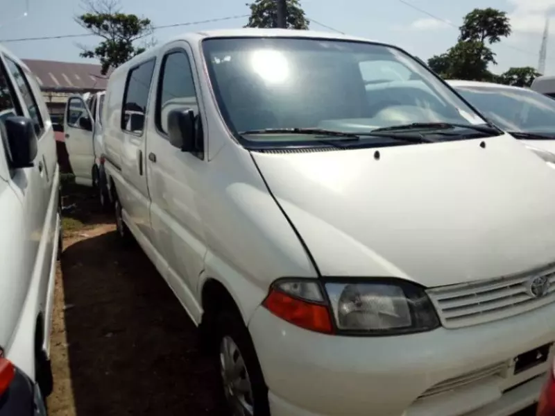 Toyota Hiace   - 2013