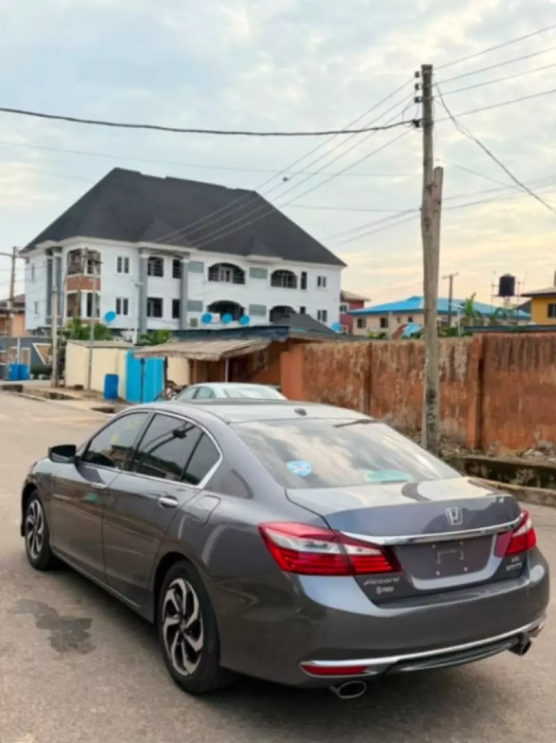 Honda Accord   - 2017
