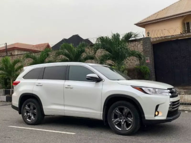 Toyota Highlander   - 2017