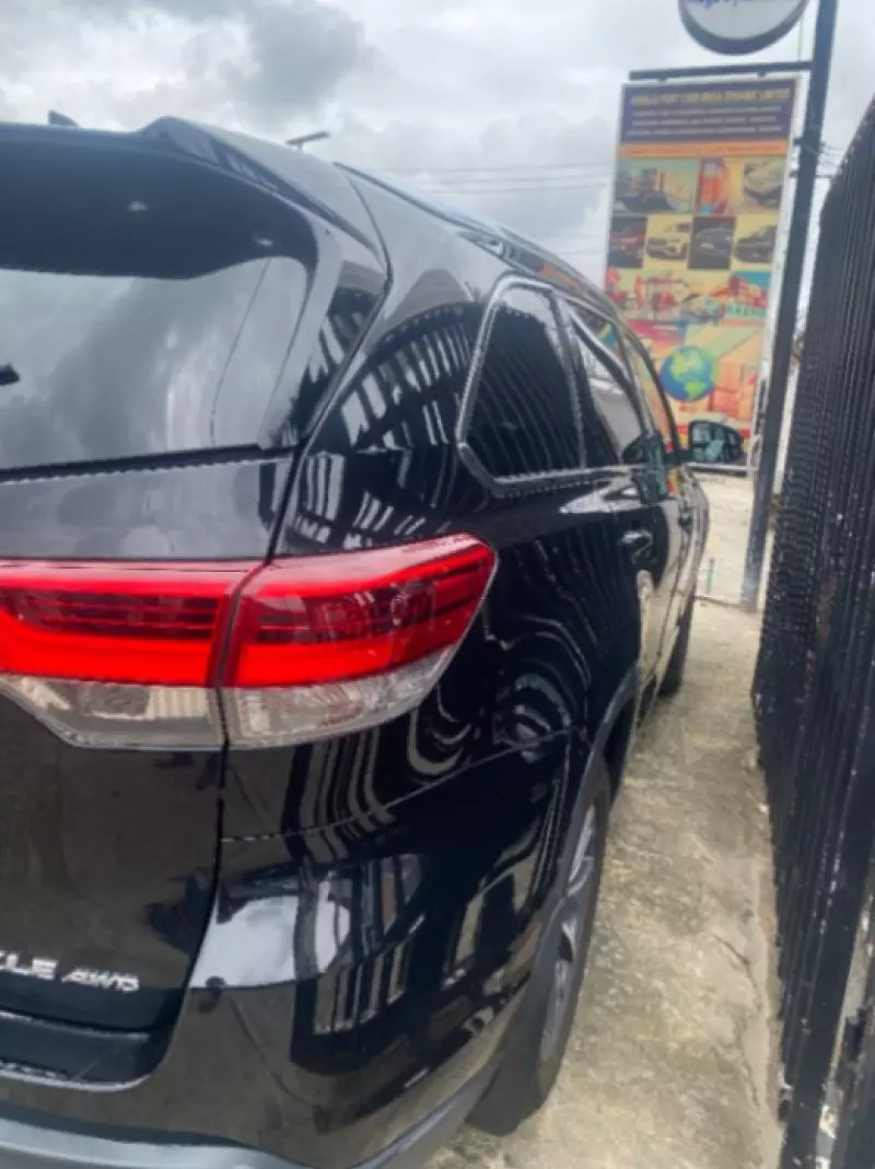 Toyota Highlander   - 2017