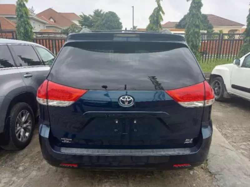 Toyota Sienna   - 2010