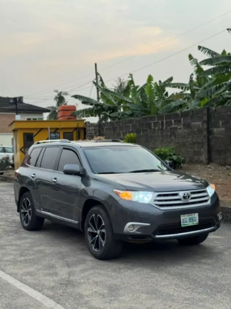 Toyota Highlander   - 2012