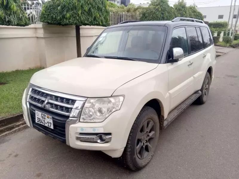 Mitsubishi Pajero   - 2016
