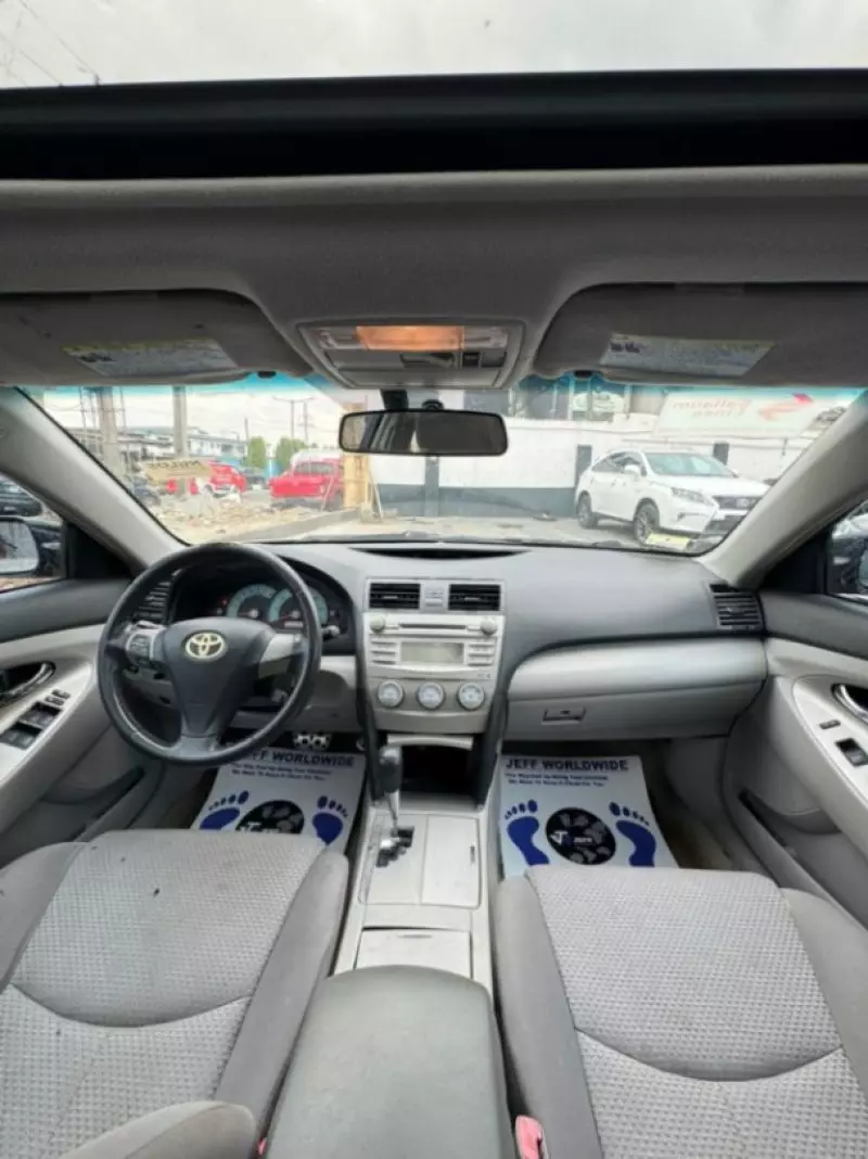 Toyota Camry   - 2011