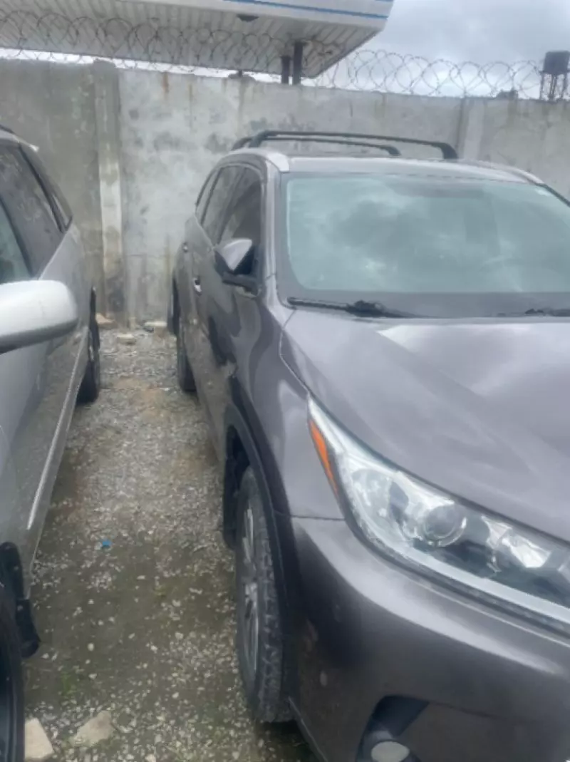 Toyota Highlander   - 2015