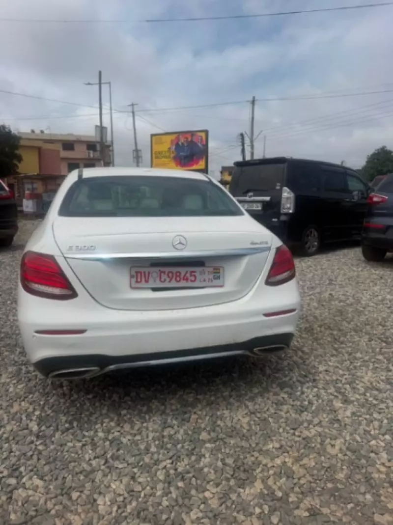 Mercedes-Benz E 300   - 2017