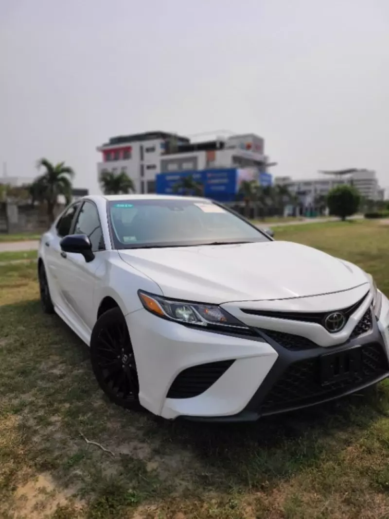 Toyota Camry - 2019