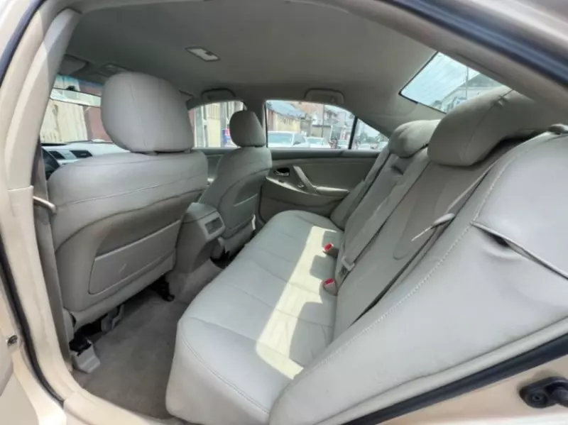Toyota Camry   - 2011