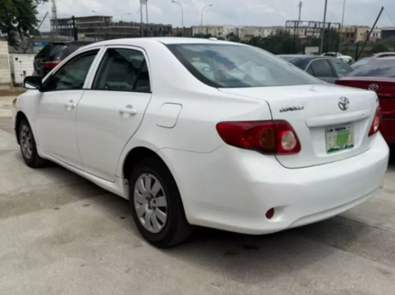 TOYOTA Corolla - 2010