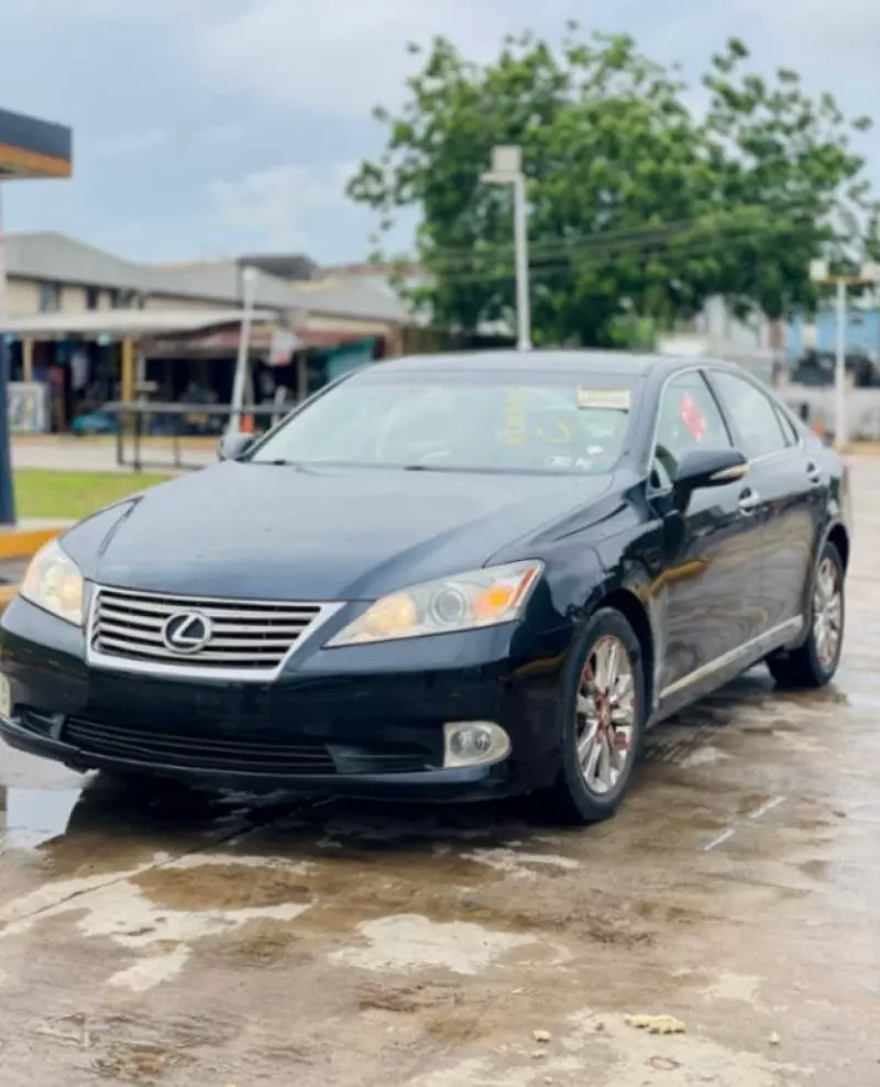 Lexus ES   - 2010
