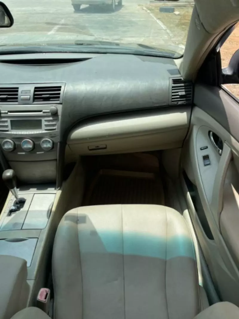 Toyota Camry   - 2011