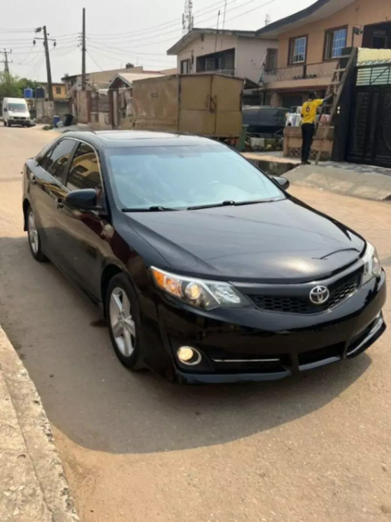 Toyota Camry - 2013