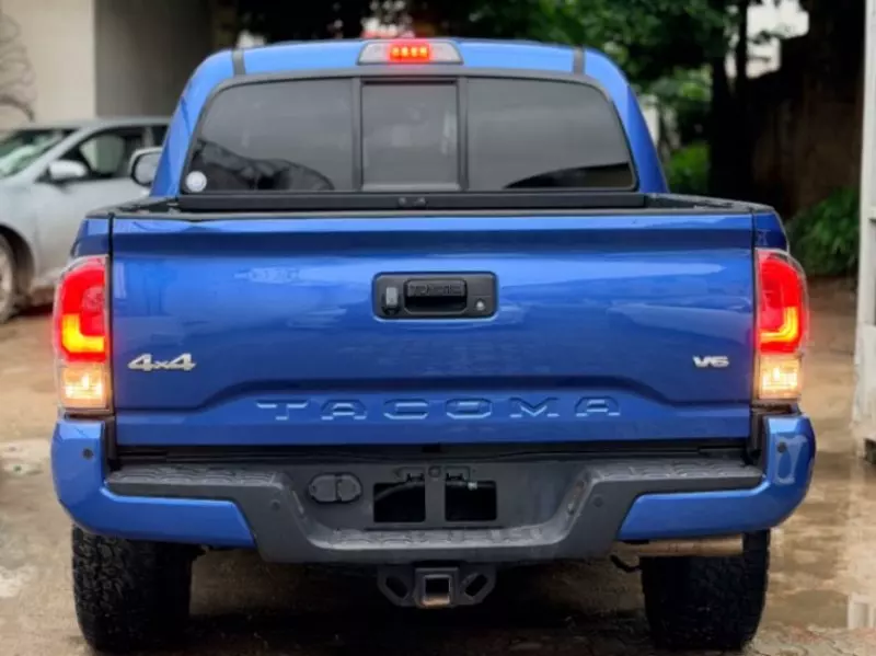 TOYOTA Tacoma   - 2019